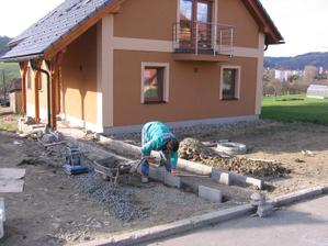 a pan tchán jede nezmenšenou ryhlostí!!!!