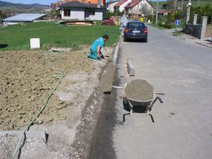 a už se ukládají do betonové peřinky