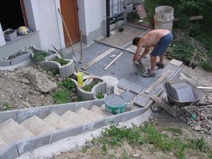 teď ještě pár betonových kachlí