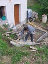 schůdky ze starých silničních obrubníků osazené do betonu - kvalitka