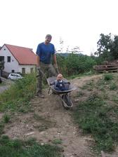 já, hlavní pomocník a nejvyšší stupeň mechanizace použitý při terénních úpravách - kolečka