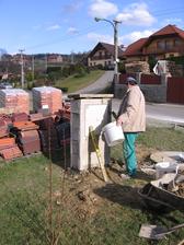hotovo (zatím s provizorní stříškou)