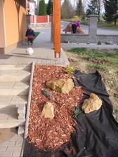 geoška, mulčovací kůra, Jarda a míč