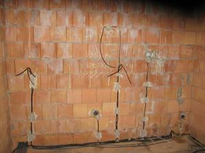 elektroinstalace v kuchyni (už se těším, až si upeču doma první medovník)