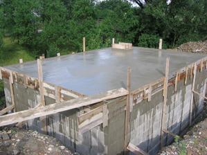 hotový beton - teď ještě 5 hodin nechat potvrdnout ....
