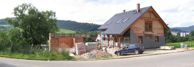 13.8.2011 - první práce na fasádě