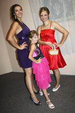 my tri s humenneho :) moje sestricky :) poza pred redovim