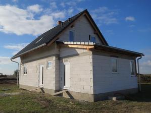 3.11.2016 první komplikace, ze 4 oken v patře jsou 3 špatně, aneb není nad to, když se s vyměřením oken čeká na dostavění a pak si to měří..