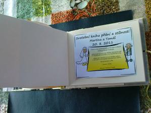 obrázek bude do vnitř vlepen ale vytištěn na stejnej papír jako jsou listy - tedy takový do žluta - aby to nebylo jako pěst na oko.