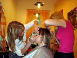 obcas se holky mohly pretrhnout a ja se jen modlila, aby mi nevypichly oko nebo neutrhly vlasy :-)
