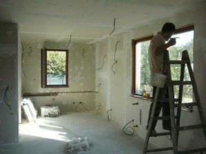 Potery hotove, pomaly sa nahadzuje sadrokarton, tmely a brusy sa...