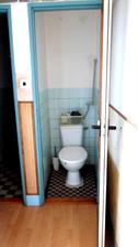 provizorní wc, hlavně že splní účel :-D