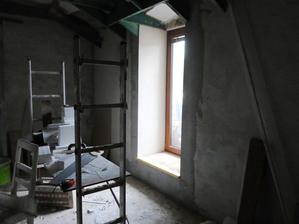 ložnice, chybí štuk, nivelačka, palubky, výmalba, pokládka koberce