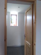 vstup z ložnice do šatny