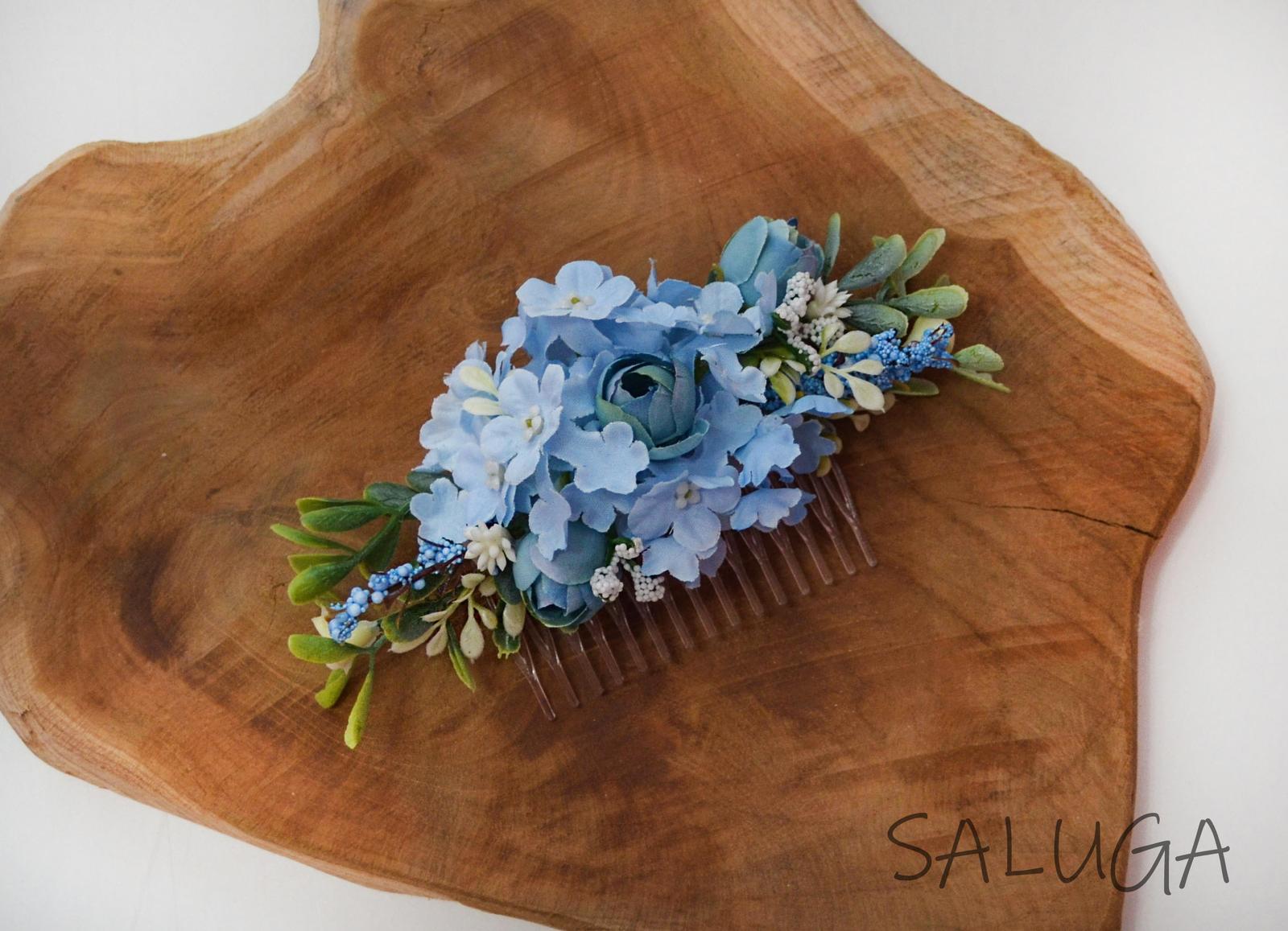 Kvetinový hrebienok do vlasov - modrý - Obrázok č. 1