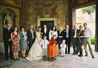 Bride´s family on the left, groom´s family on the right