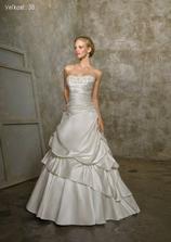 Kolekcia Mori Lee - diamantová biela na modelke
