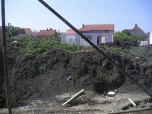 pohled do budoucí pidi zahrádky...