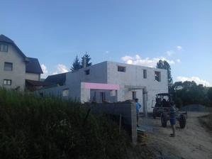 18.6.2018 zaliata druhá deka, vymurovaný komín