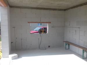 29.8.2018 zaciname robiť elektrinu, drazkujeme kym nie su okna