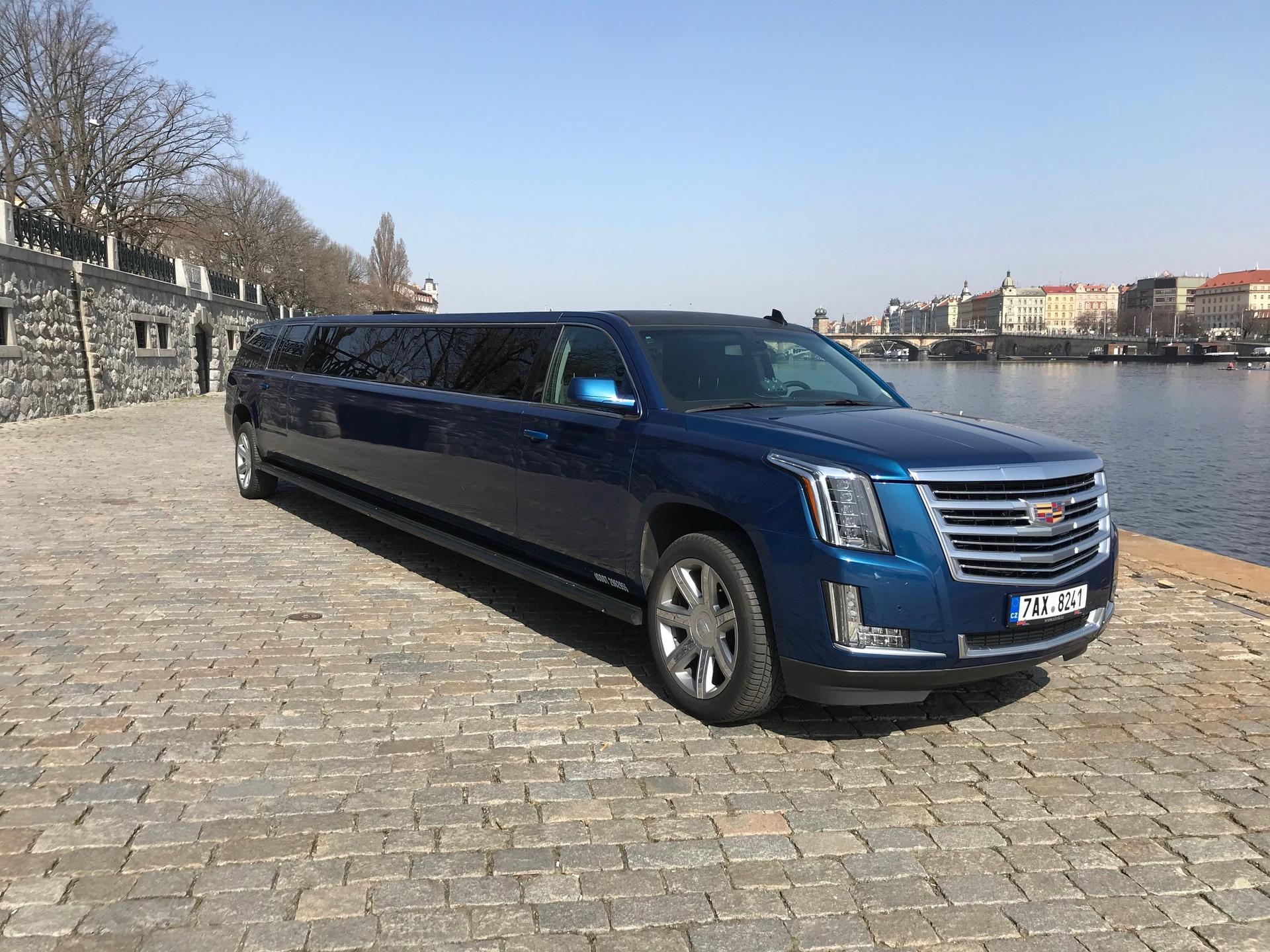 partyvpraze - Jedinečný modrý Cadillac - jediný v Praze! Luxusní jízda jak pro pánskou tak pro dámskou rozlčku