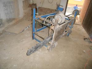 pila na podřezání (250 kg)