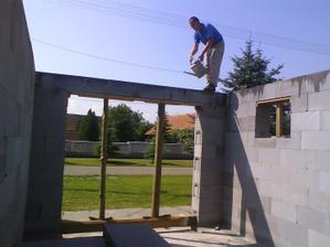 V júli 2009 opäť polievame. Peťko behá ako lasička.