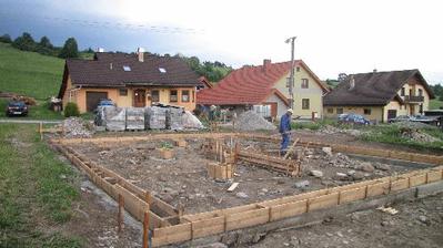 Šalung hotový a ide sa betónovať...H-čka už čakajú
