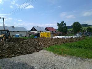 kopanie prípojok....pekný pohľad:)