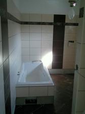 16.8.2012 - Sláva podruhé - vana a dlažba.