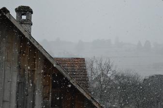 aby sme si náladu vylepšili, takto to u nás vyzerá keď pani Zima začína postieľať perinu