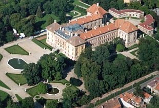 areál zámku slavkov