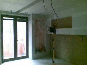 v obývačke sme sa rozhodli pre niky, do ktorých pôjde kameň