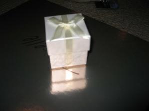 samozrejme vylozit papirem!=fancy tissue is a must.