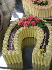 mozna jednu podkovu.=such cakes are quite common too