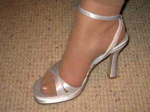 tak botky konecne dorazili - jsou super...my gorgeous shoes have finally arrived.