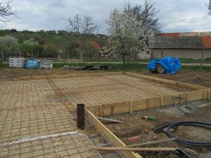 kari siete polozene aj zadrotovane-pripravene na betonovacku