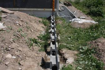 TERASA. Vam predvediem uuuplne ze odveci salovanie.. Potrebujeme salovacie dielce o 70% menej (83ks na 1meter vyska salovania a 26 metrov dlzka-obvod) ako bezne + NOPOVA folia za €30, ziadne dreva dosky klince - ziadny TESAR... Posutup citaj nizsie: