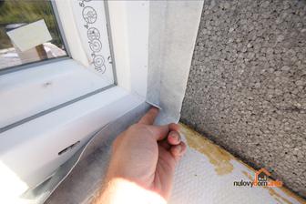 rostek... tu to chce cvik, ak sa vam nepodari rostek na prvy sup, tak je po paske ;-) lebo ak sa nalepi uz nejde dole... neskutocne dobra lepivost...
