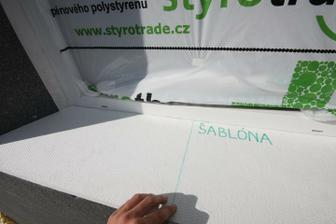 Kedze idem ramy co najviac utapat ramy okien do EPS, ponukam priklad ako vyrobit kanaliky na odvod kondenzu z profilu.. Na to pojde este jedna vrstva XPS do mierneho spadu.. A final bude plastovy parapet prisilikonovany k profilu.. Ram okna izolovat.