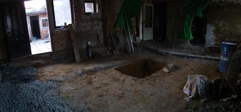 Chystání podlahy na podkladní beton. Základ pro komín a krb.