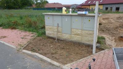 13.8.2014 Terénní úpravy - zde bude kačírek
