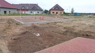 13.8.2014 Vjezd do garáže - podklad