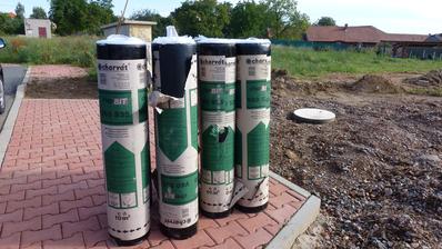 23.8.2014 vaření lepenky, radon je nízký, tak stačí obyčejná