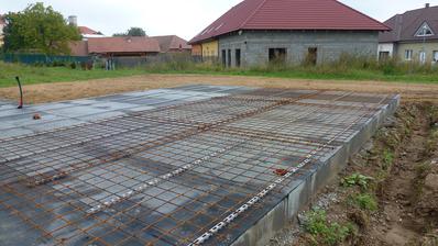 30.8.2014 jde to rychle, jen občas něco vyříznout pro kanalizaci