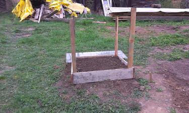 Navod som si pozical, tuto od jednej ,,kolegyne,, :) http://www.kreativita.info/ako-vypestovat-az-45-kg-zemiakov-na-1-m%C2%B2/