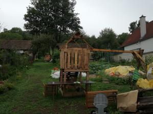nieco pre deti, aj s húpacou sietou, momentalne odstavena naboku-zelena plachta :)