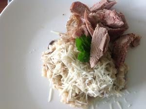 Rizoto shitake s pečeným krůtím stehnem