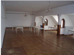 místnost na zámku, kde se bude hostina odehrávat