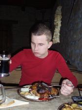 ženich pár dní před svatbou, moc mu to sluší, že??? - představa :-)